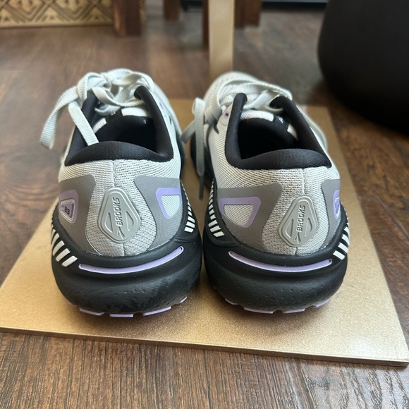 Brooks | Women's Adrenaline GTS 23 - Picture 4 of 6